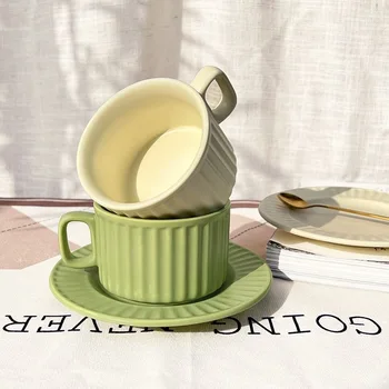 Вертикальная керамическая кофейная чашка Macaron, домашняя чашка для послеобеденного чая, блюдце, молоко для завтрака, овсянка, чашка для красного чая, набор кофейных чашек